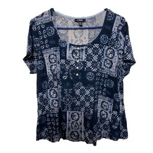 Chaps scoop neck short Sleeve top in a blue and white geometric print size 1X